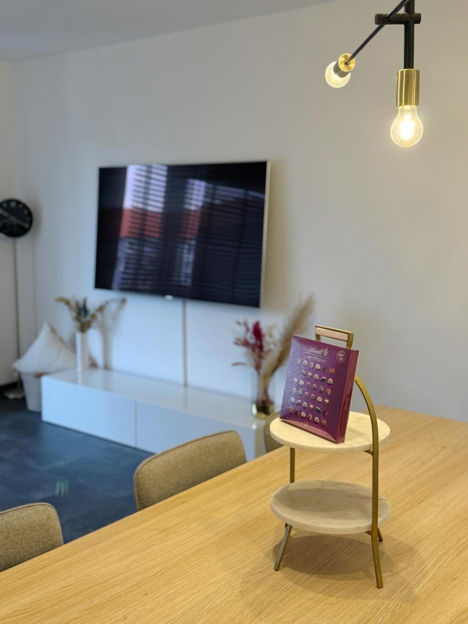 Lejlighed 90m2 I I Netflix I Wifi I Free Parking I Lia Hannover