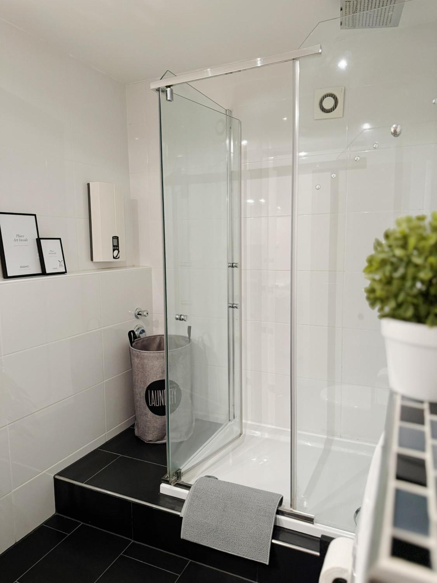 Apartment 90m2 I I Netflix I Wifi I Free Parking I Lia Hannover